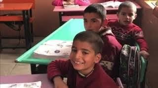 Mağazalara girdiğimde sanki üzerimde fakir yazıyormuşcasına utandım. Nasıl herkeste bu kadar para var?