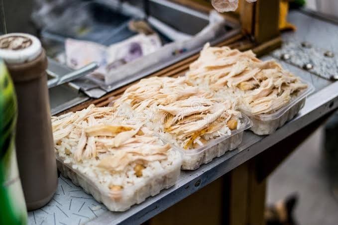 Bir sokak lezzeti olan tavuklu pilavı sever misiniz?