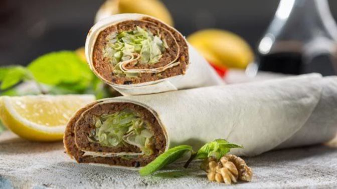 Çiğ köfte yerken normal mi, doritoslu mu tercih edersiniz?