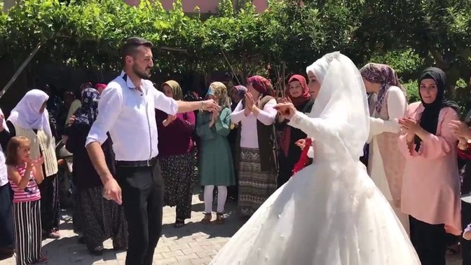 Eşim düğün videosunu annesine de vermek istiyor, gerek var mı sizce?