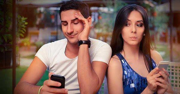 Eşinizden telefonunu istediğiniz an vermez ise ondan şüphe eder miydiniz?