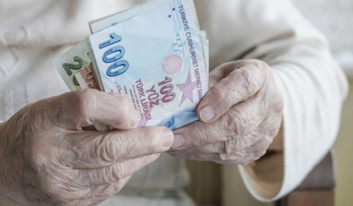 Cumhuriyetin 100. yılı nedeniyle 29 Ekimde emeklilere 5.000 TL ikramiye verilmesi planlanıyor. Sizce Cumhuriyet Bayramına özel başka neler yapılmalı?