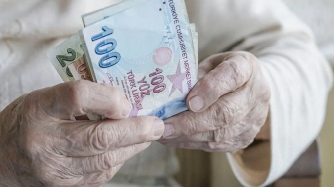 Cumhuriyetin 100. yılı nedeniyle 29 Ekim'de emeklilere 5.000 TL ikramiye verilmesi planlanıyor. Sizce Cumhuriyet Bayramı'na özel başka neler yapılmalı?