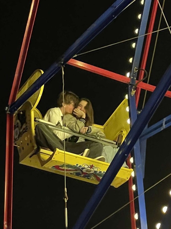 Lunaparkta dönme dolapta sevgiliniz ile en üstte kalsanız korkar mısınız?