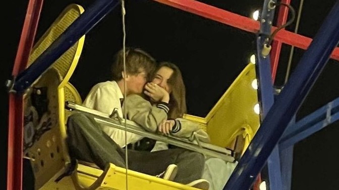 Lunaparkta dönme dolapta sevgiliniz ile en üstte kalsanız korkar mısınız?