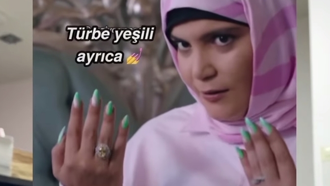 Nilay'ın türbe yeşili tırnakları güzel mi :d?