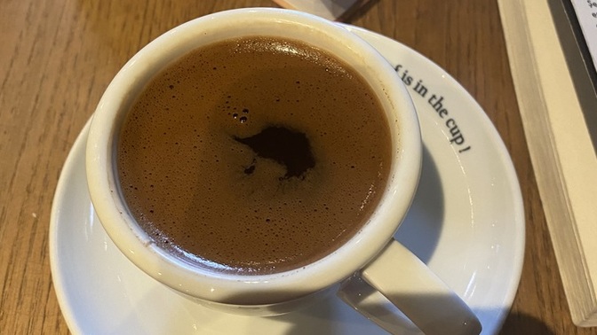 Sabah kahvesini kim içti?