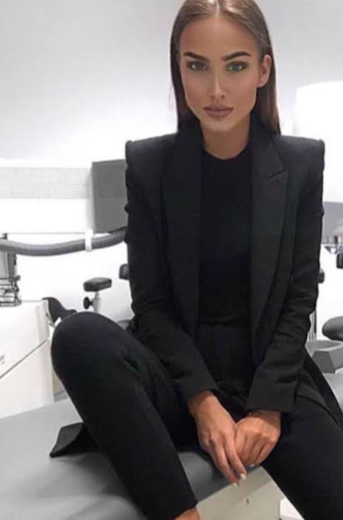 Kadında şık giyim mi, spor giyim mi daha güzel?