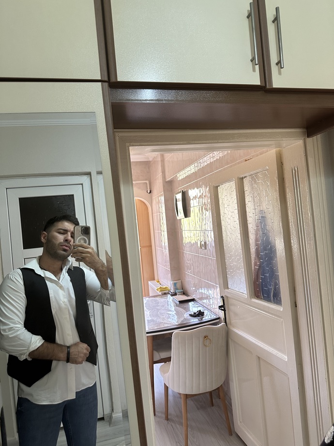 Daha bir kız eli tutmadım tipsizim diye niye bakan yok?
