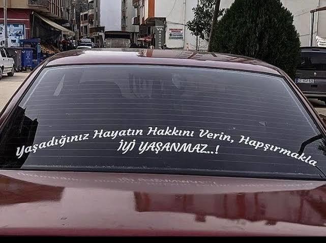Aklınızda kalan bir araba arkası sözü söyler misiniz?