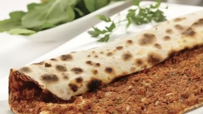 Sizce lahmacun mu döner mi?