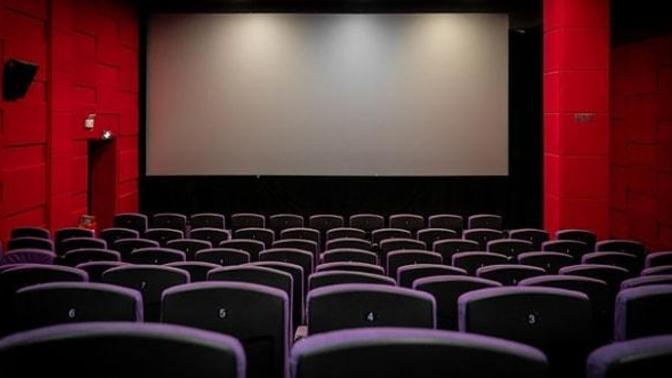 İlk buluşma değil ama diğer buluşmalarda sinema veya tiyatroya gitmek istiyoruz, kötü bir fikir mi?