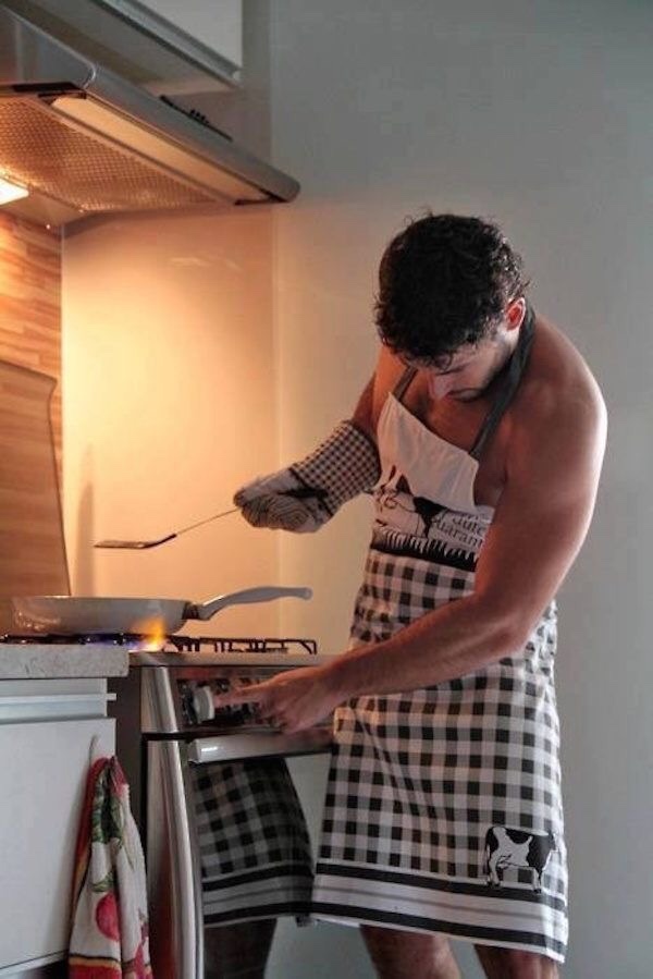 Yemek yapan erkek her kadının hayali midir?