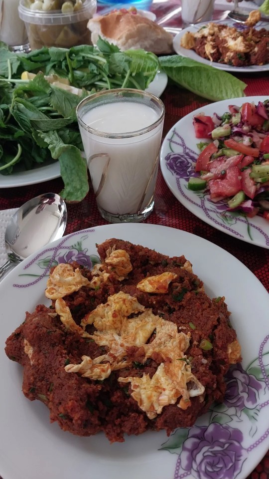 Yumurtalı çiğ köfte olur mu? Çiğ köfte yumurtalı mı yenir, yumurtasız mı?