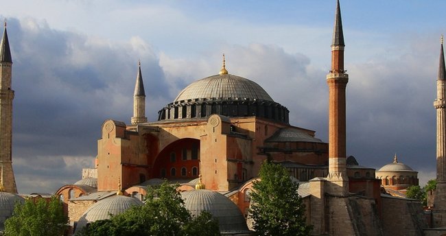 Ezan okunduğunda dinliyor musunuz?