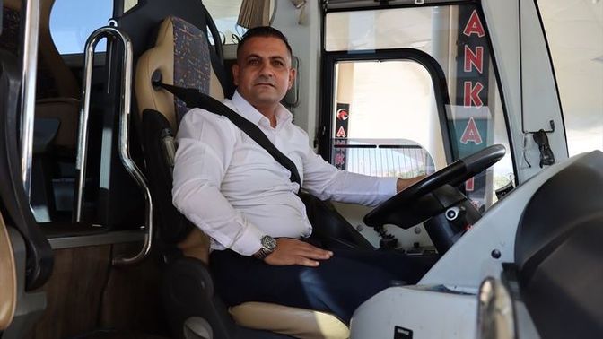 Şehirlerarası otobüsteki bir yolcu, otobüsün direksiyonunu uçuruma kırdı! Sizce neden böyle yaptı?