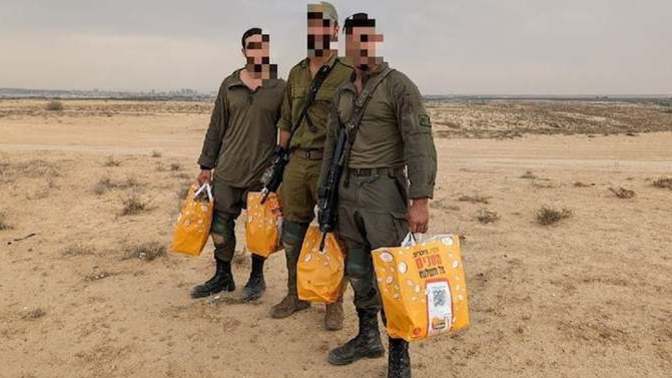 McDonald’s İsrail askerlerine bedava hamburger dağıtıyor! Hangi hamburgerciye gitmeyi tercih ediyorsunuz?