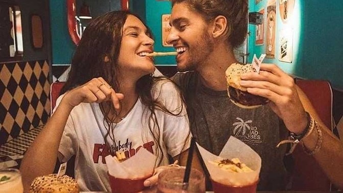Sevgilinizle muhteşem bir yemek için duygular mı önemli yoksa mutlaka ihtişamlı sofralar mı olmalı🙂?
