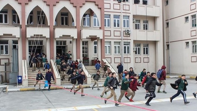 Okullarda öğrencilerin beslenmesi için, teneffüslerden biri en az 20 dakika olacak. Ne düşünüyorsunuz?