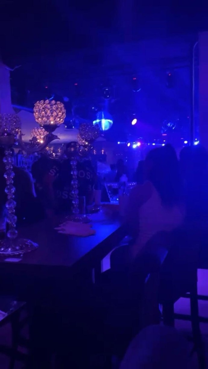 Sevgiliyle gece kulübüne gidilir mi?