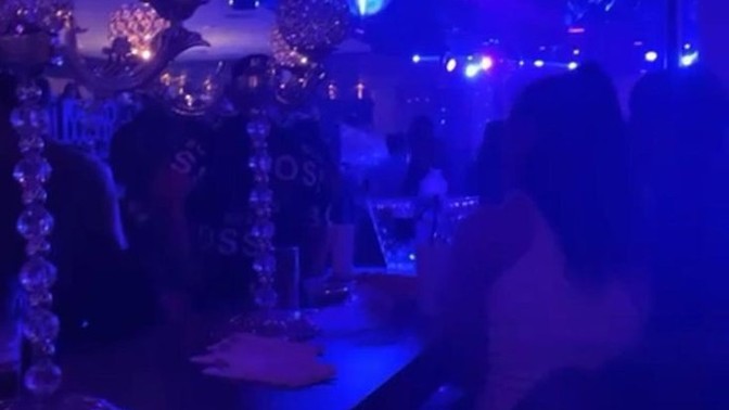 Sevgiliyle gece kulübüne gidilir mi?