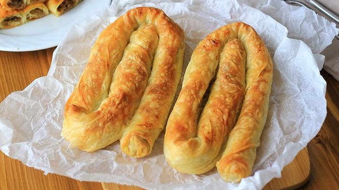Zeytinli börek mi, peynirli börek mi?
