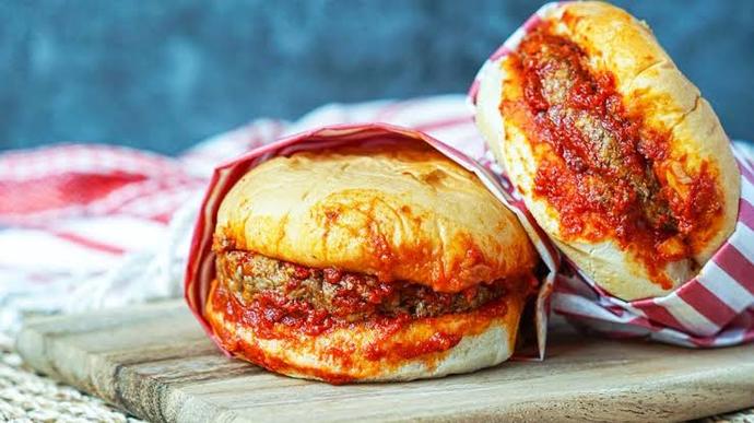 Islak hamburgeri mi, normal hamburgeri mi daha lezzetli buluyorsunuz?