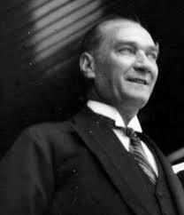 Bence dünyanın en yakışıklı erkeği Mustafa Kemal Atatürk, sizce nasıl?