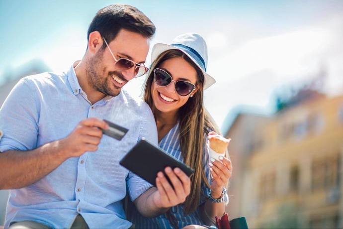 Sevgililer birbirlerine kredi kartını vermeli mi?