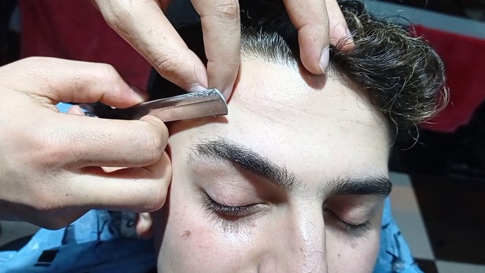 Kaş Usturası Kullanmak Tüylerin Daha Kalın Çıkmasına Neden Olur mu?