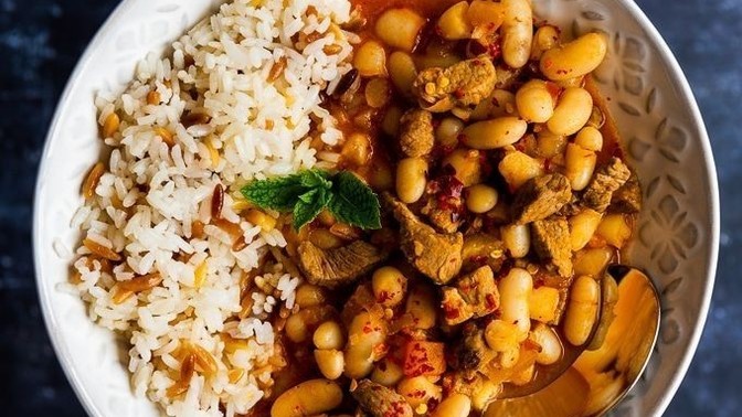 Kuru fasulye yemeğinin yanına en çok ne yakışır?