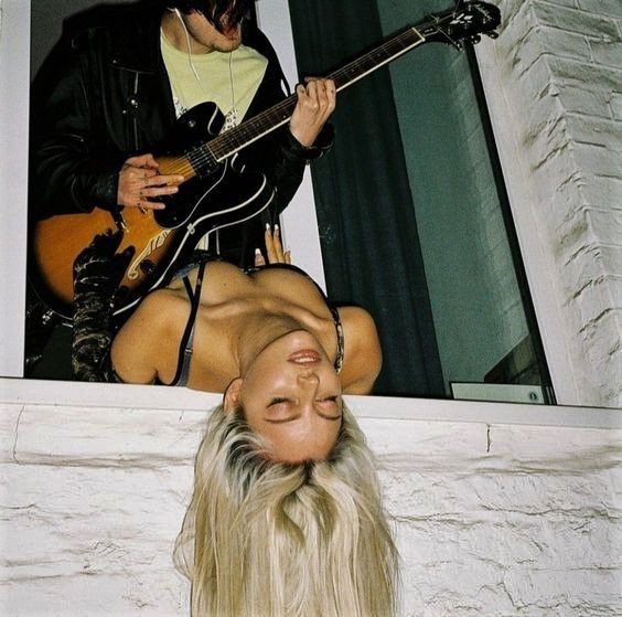 Cinsel ilişkide sevgiliniz bir anda bana gitar çal aşkım dese tepkiniz ne olurdu?