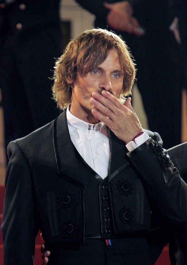 Lotr izlemiş ve Viggo Mortensene aşık olmamış biri var mı?