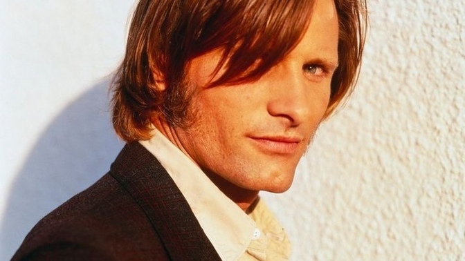 Lotr izlemiş ve Viggo Mortensen'e aşık olmamış biri var mı?