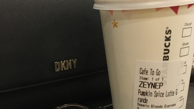 Starbucks’ın Cumhuriyet’in 100. Yılı için özel olan bardaklarını gördünüz mü?