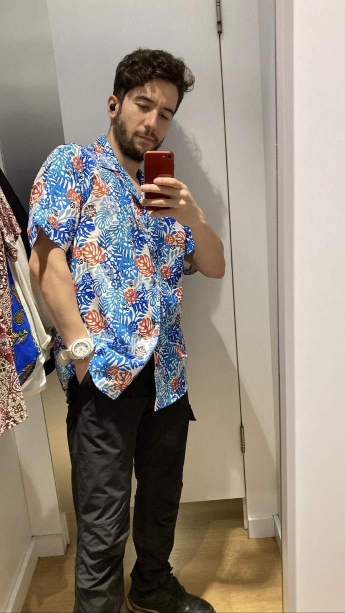 Bu kötü adam gömleklerinden hangisi daha iyi?