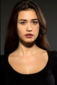 Ecem Özkaya aşırı güzel bir kadın neden yan rollerde yer alıyor?
