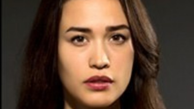 Ecem Özkaya aşırı güzel bir kadın neden yan rollerde yer alıyor?