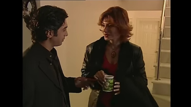 Arkadaşınızın kardeşine karşı bir hoşlantınız olsa bunu içinize mi gömersiniz yoksa açılır mısınız?