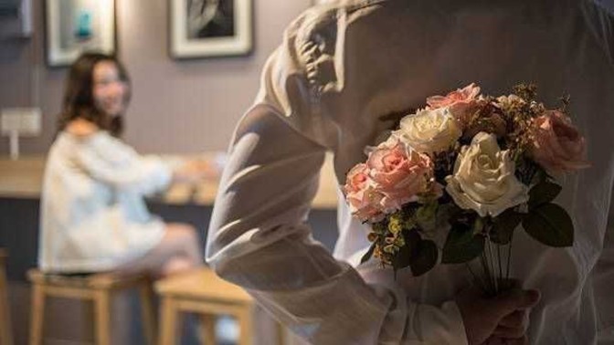 Uzak mesafe ilişkisinde mi aynı şehirde mi olduğunuz sevgiliyle ilk buluşma/first date daha heyecanlı ve romantik olur😍?