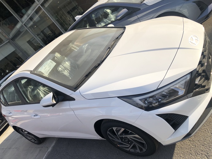 Arkadaşlar 2023model, Sizce citroen c3 mü? yoksa hyundai i 20 mi?