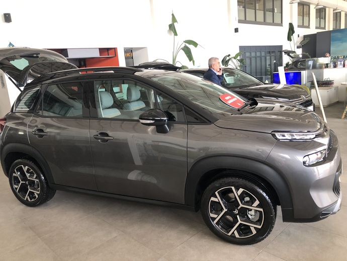 Arkadaşlar 2023model, Sizce citroen c3 mü? yoksa hyundai i 20 mi?