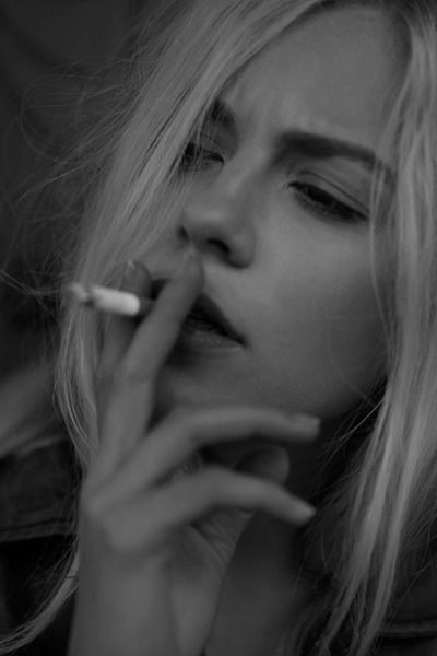 Ama bu şarkıya bir değil beş sigara bile yakılır 🚬🚬🚬🚬🚬