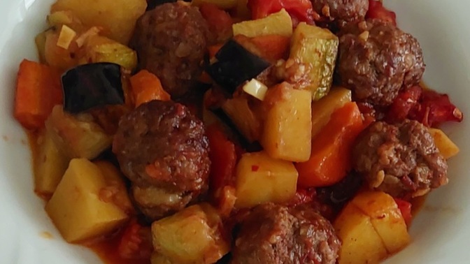Köfteli şakşuka yemeği sever misiniz?