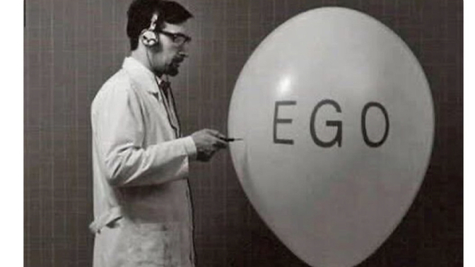 Aşırı ego bir insanın zayıflıklarını gizlemek için bir kalkan mıdır sence?