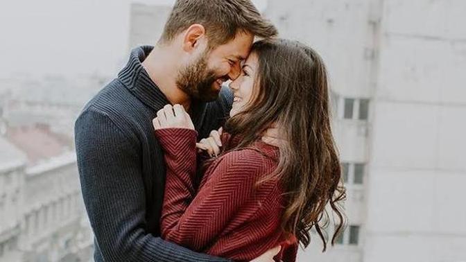Bir erkeğin seni sevdiğini nereden anlayabiliriz :) ?