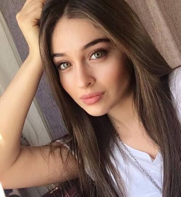Bu hatunların hangisi güzel sizce?