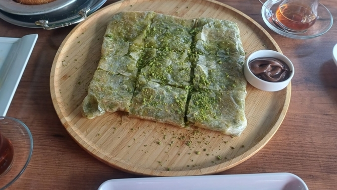 Sevgili tatlıcı ya mi götürülür yoksa yemekçiye mi?