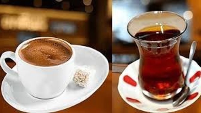 Günün yorgunluğunu atmak için çayı mı tercih ederseniz kahveyi mi?