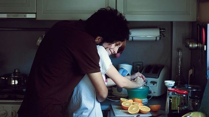 Yemek yapmayı bilmeyen biriyle evlenir misiniz?